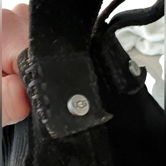 UGG Faye Chelsea Black Suede Heeled Women’s Ankle Boot Size 9 - Picture 4 of 5